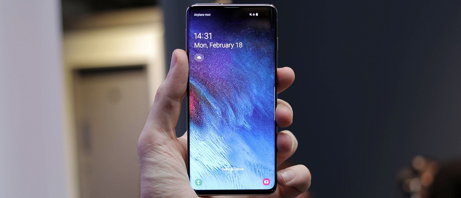 Samsung Galaxy S10 Launched with Infinity-O Display 